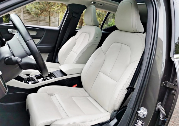 Volvo XC 40 cena 116800 przebieg: 122000, rok produkcji 2019 z Świdnica małe 742